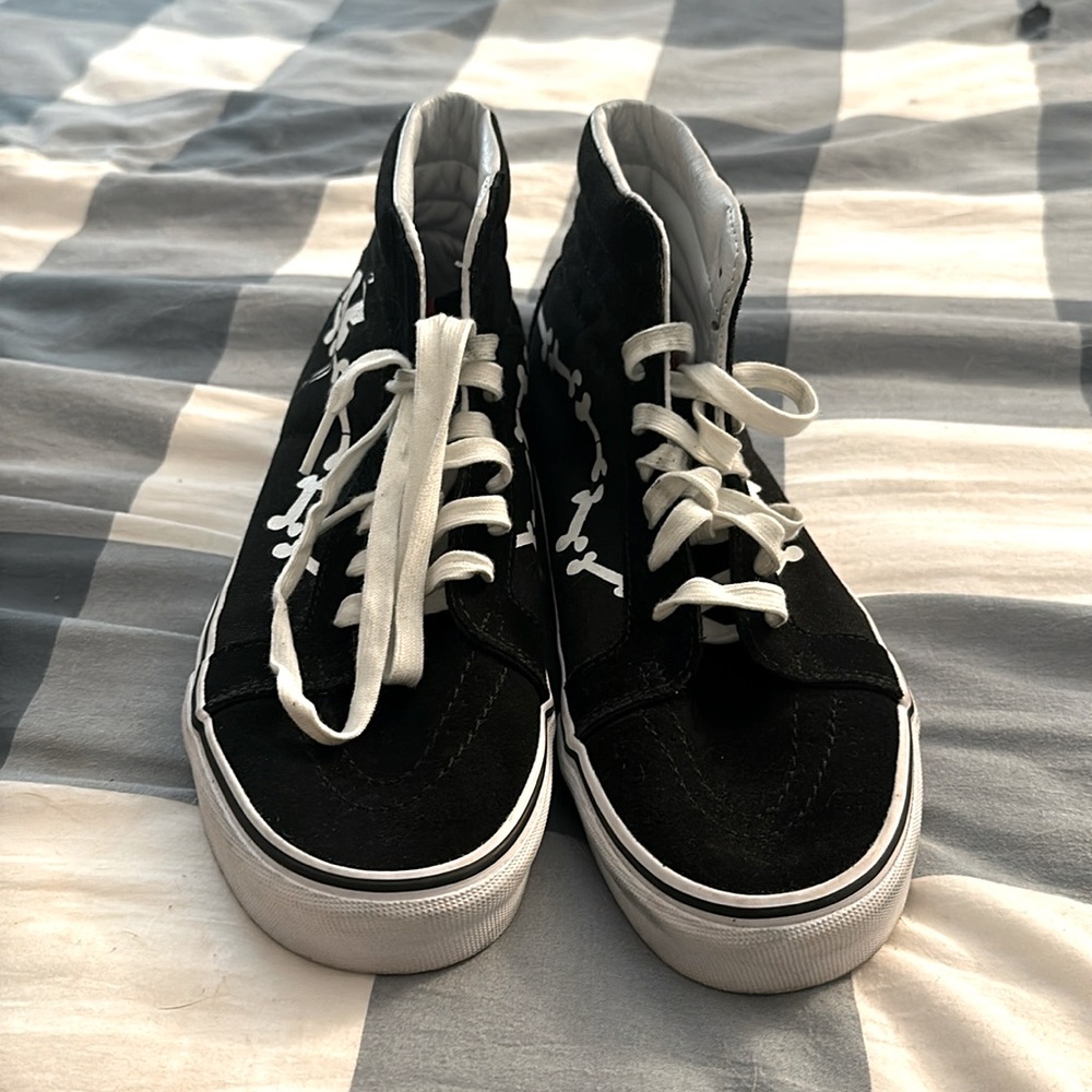 Black and white Snoopy Collab Sk8-Hi